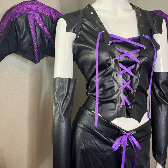 Bat / Vampire Vixen Costume with Wings - Picture 4 of 11